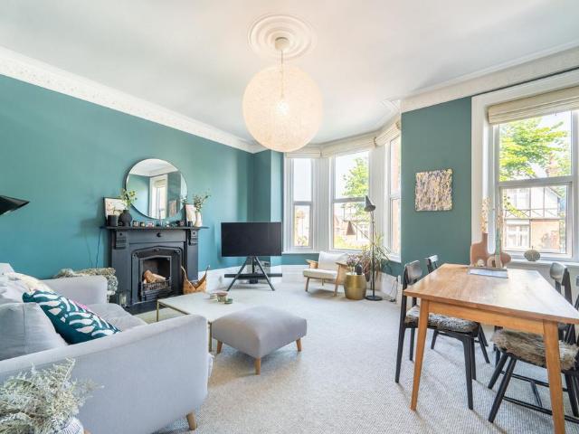 Flat for sale in Mapesbury, Greater London