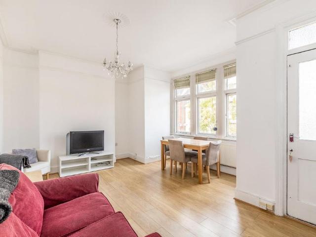 Flat for sale in West Norwood, Greater London