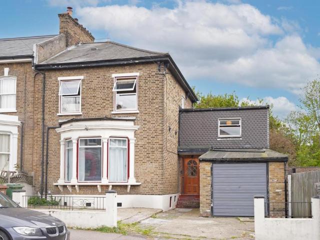 Flat for sale in London Borough of Lewisham, Brockley