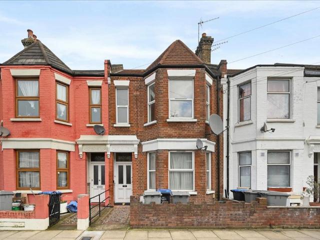 Flat for sale in Dollis Hill, Greater London
