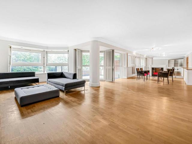Flat for sale in St. John's Wood, Greater London