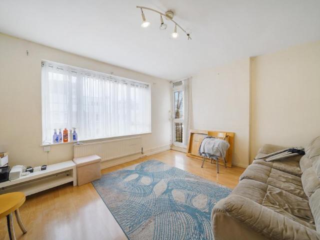 Flat for sale in Maida Hill, Greater London