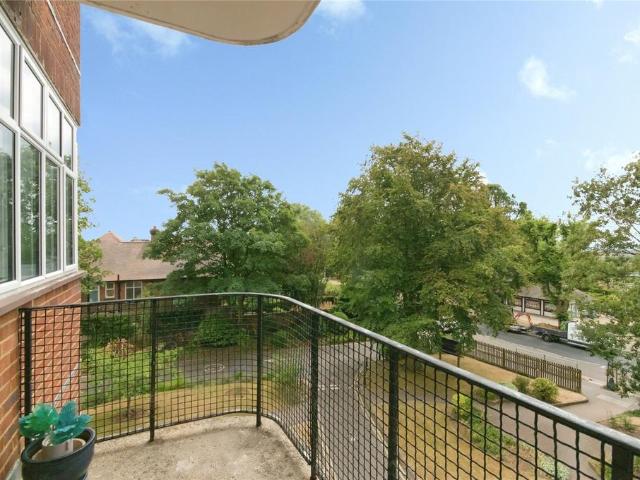 Flat for sale in Brunswick