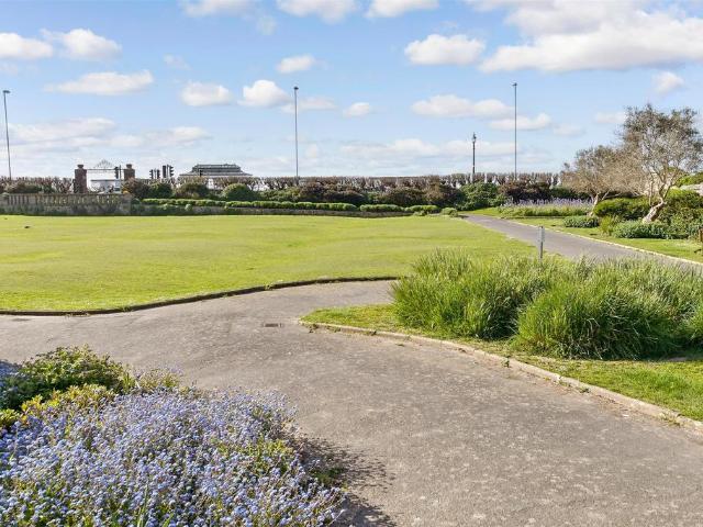 Flat for sale in West Worthing, Worthing