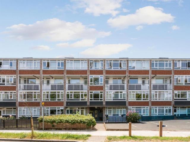 Flat for sale in Putney, Greater London