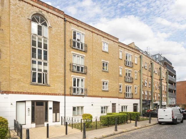 Flat for sale in Whitechapel, Greater London