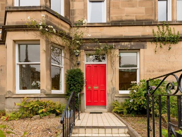 Flat for sale in Morningside, Scotland