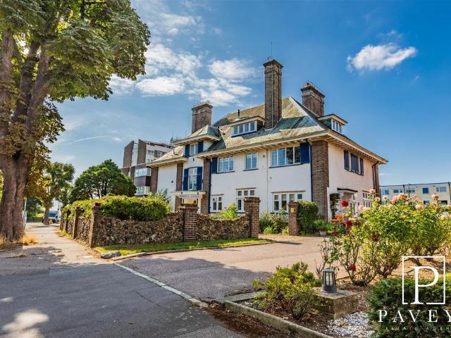 Flat for sale in Frinton and Walton, Dale Hill