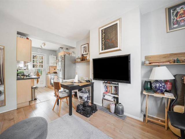 Flat for sale in Hammersmith, Greater London
