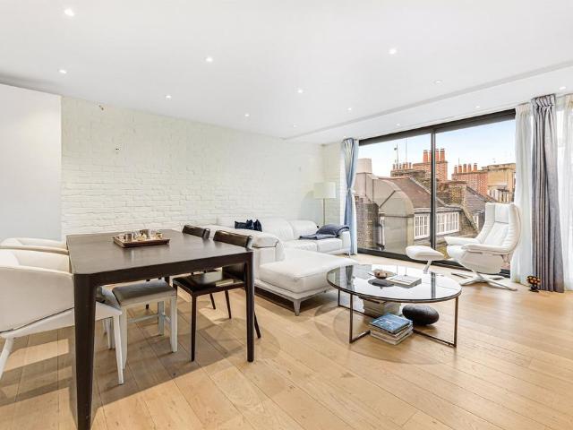 Flat for sale in Soho, Greater London