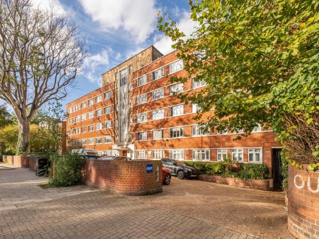 Flat for sale in Putney, Greater London