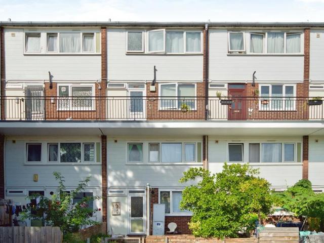 Flat for sale in London Borough of Newham, Greater London