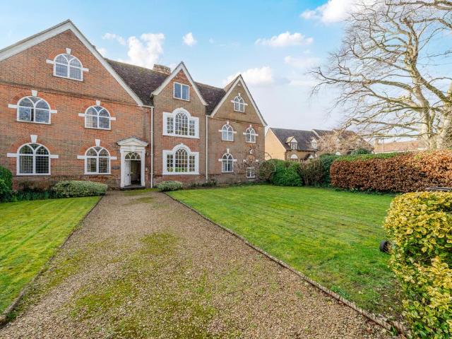 Flat for sale in Lambourn, West Berkshire