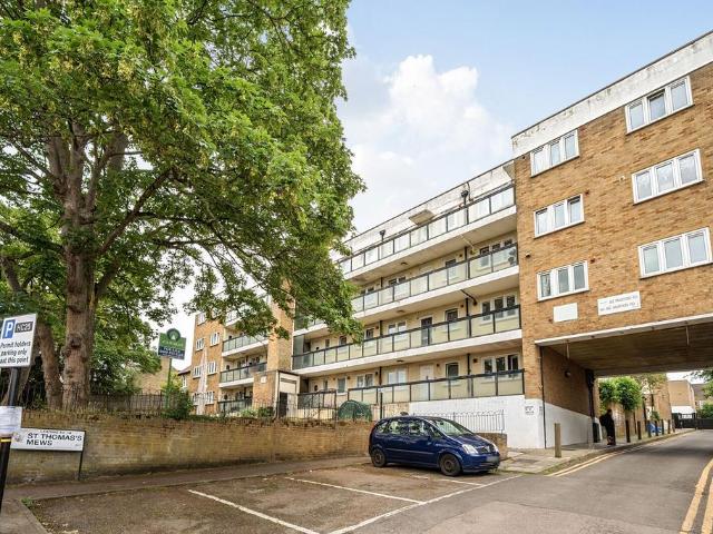 Flat for sale in Charlton Riverside, Greater London