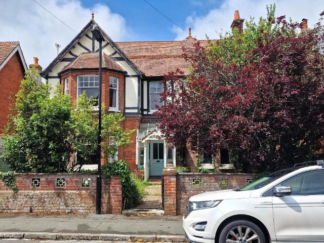Flat for sale in Binstead, Ryde