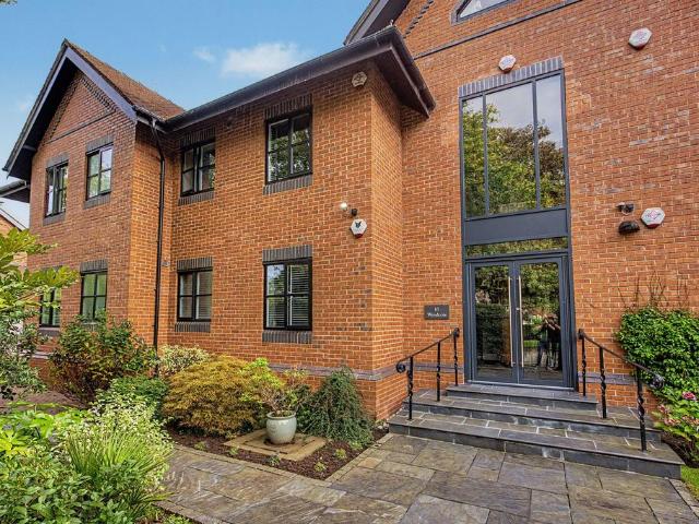 Flat for sale in Altrincham, Trafford