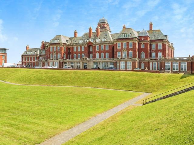 Flat for sale in Knowle, Blackpool