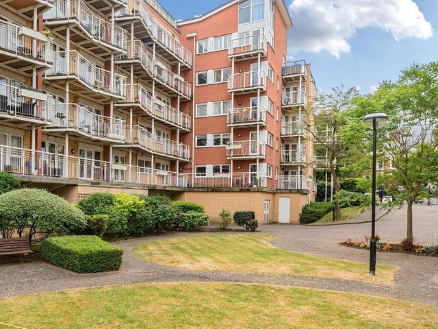 Flat for sale in Strawberry Hill, Greater London