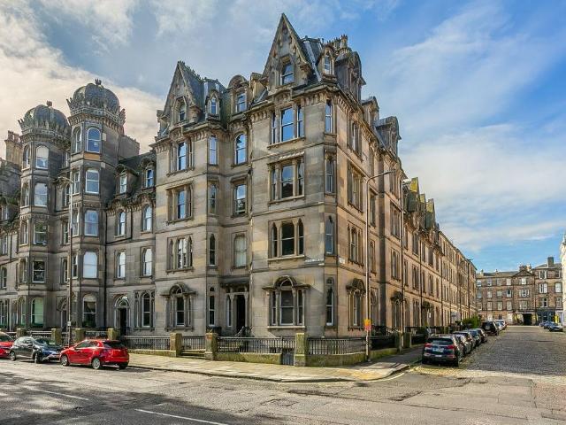Flat for sale in Lauriston, Scotland