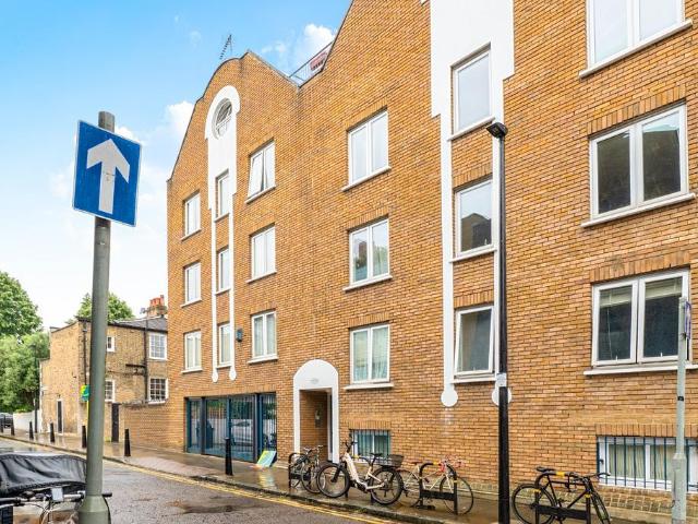 Flat for sale in Bethnal Green, Greater London