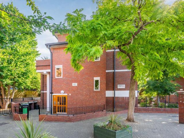 Flat for sale in Kensal Town, Greater London
