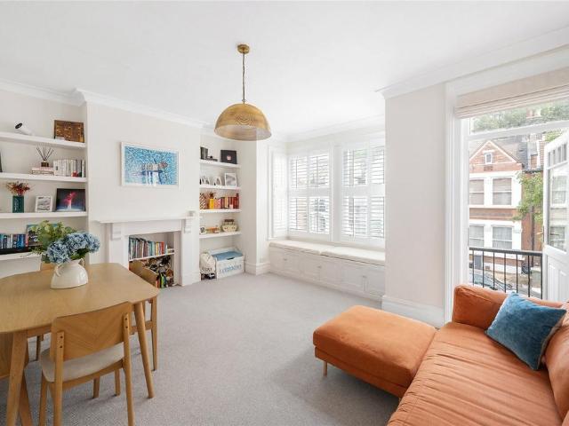Flat for sale in Tulse Hill, Greater London