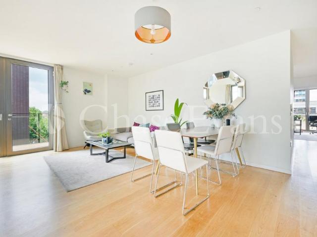 Flat for sale in London Borough of Southwark, Greater London