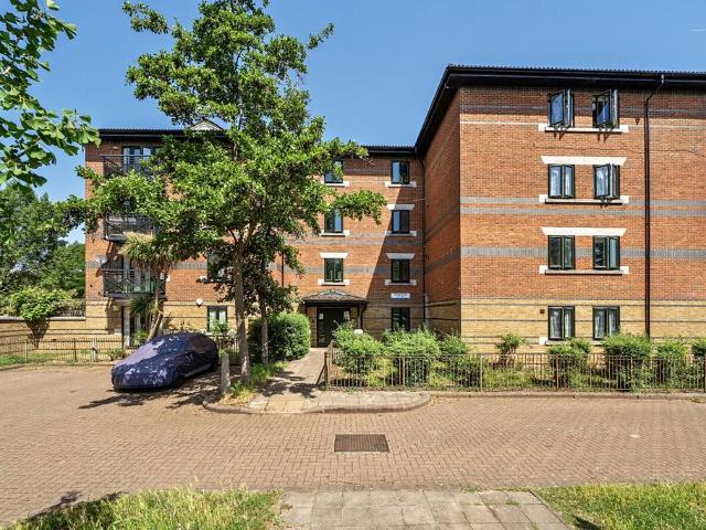 Flat for sale in Bermondsey, Greater London