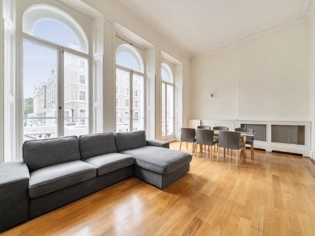 Flat for sale in South Kensington, Greater London