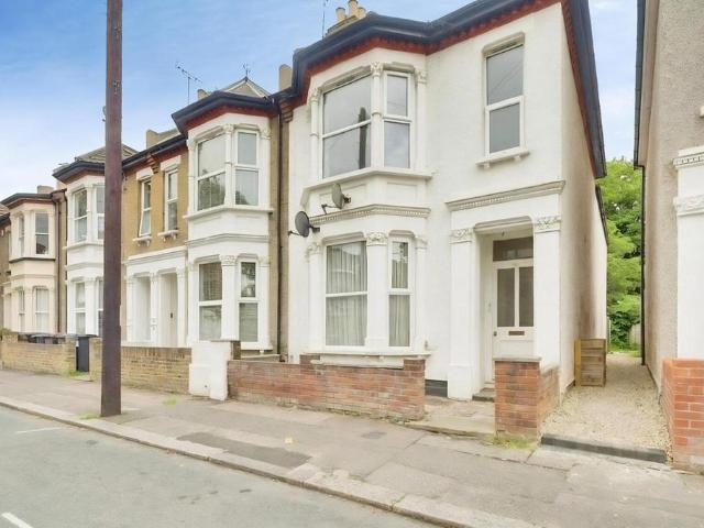 Flat for sale in Southend City Centre Neighbourhood, Alton Barnes