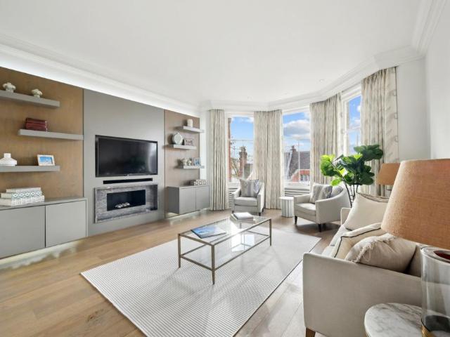 Flat for sale in Brompton, Greater London