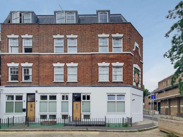 Flat for sale in Ratcliffe, Stepney