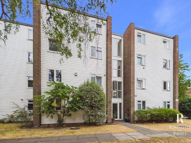 Flat for sale in Wallington, Greater London