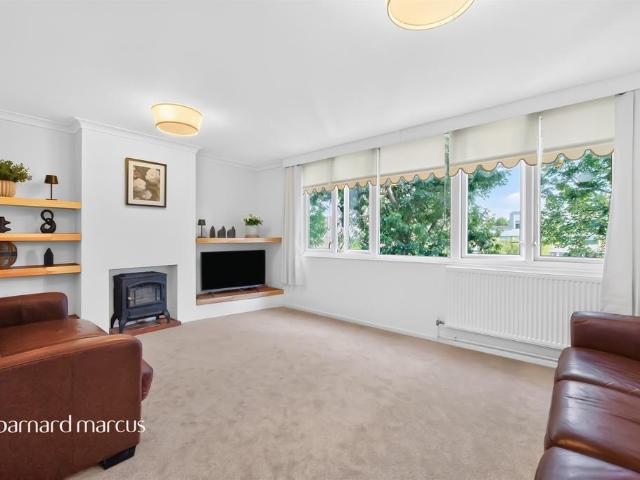 Flat for sale in Camberwell, Greater London