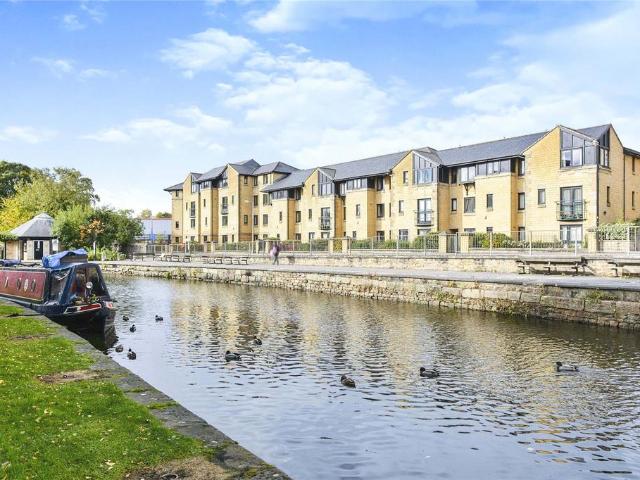 Flat for sale in Greaves, Bare