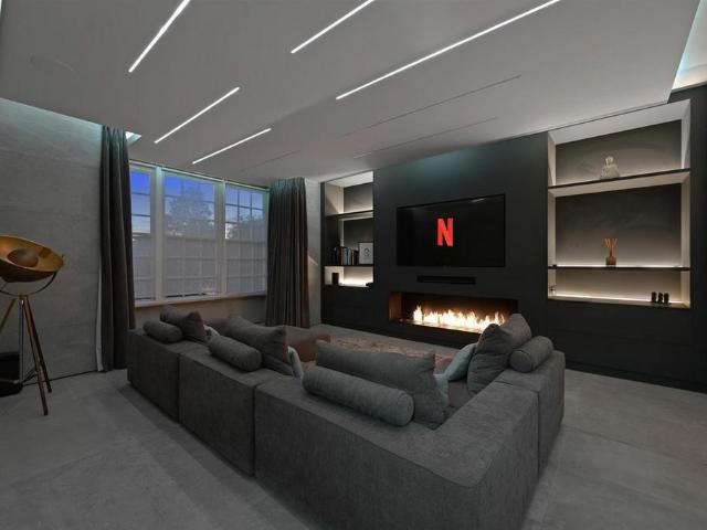 Flat for sale in Harrow On The Hill, Greater London