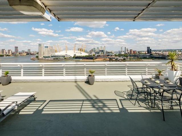 Flat for sale in Blackwall, Greater London