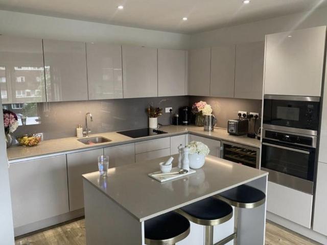 Flat for sale in London Borough of Lewisham, Greater London