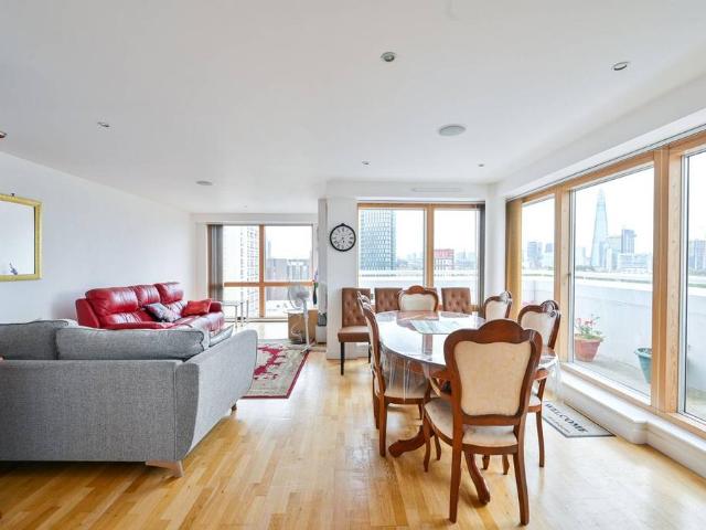 Flat for sale in Elephant and Castle, Greater London