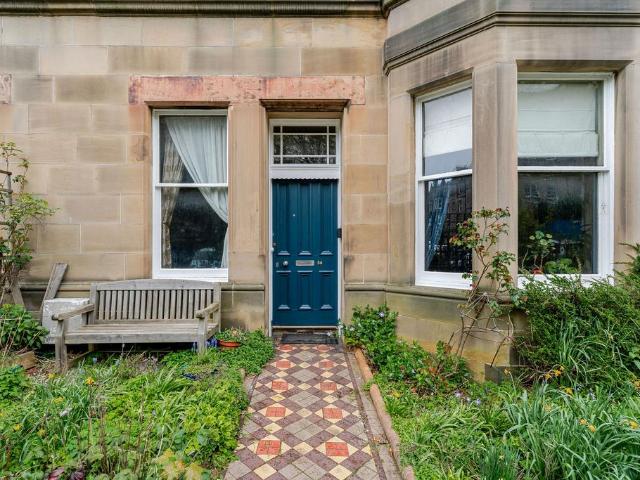 Flat for sale in Marchmont, Scotland