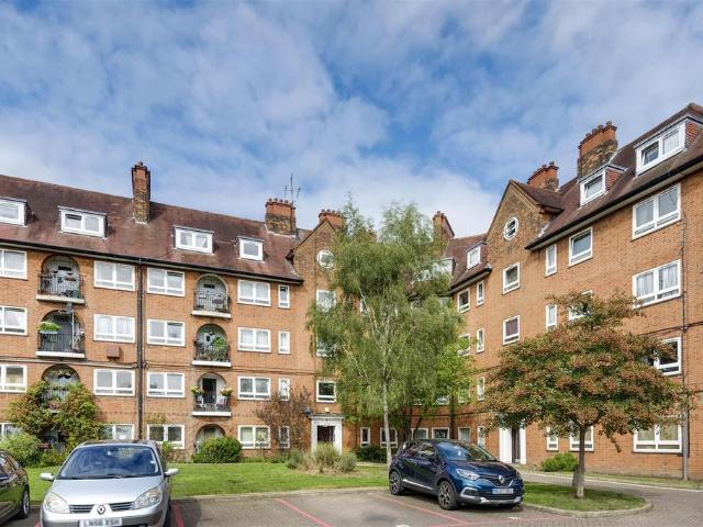 Flat for sale in Belsize Park, Greater London