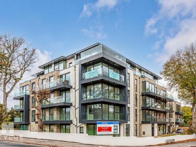 Flat for sale in Boscombe, Bournemouth