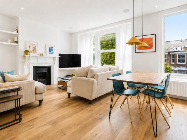 Flat for sale in Harlesden, Greater London