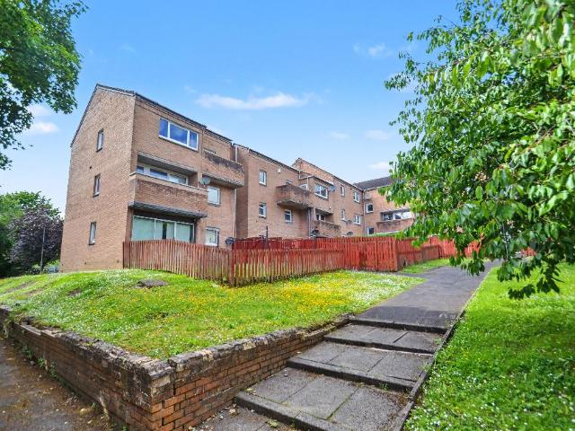 Flat for sale in Blochairn, Scotland