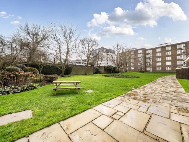 Flat for sale in Putney, Greater London