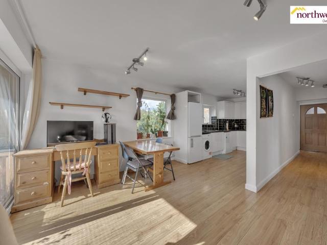 Flat for sale in Watford, Kingswood