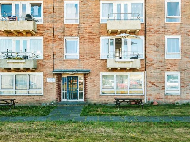 Flat for sale in Fishersgate, West Sussex
