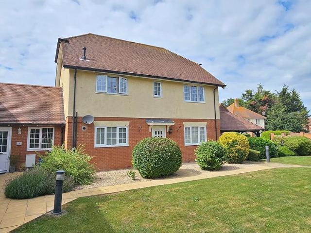 Flat for sale in Beltinge, The Bridge