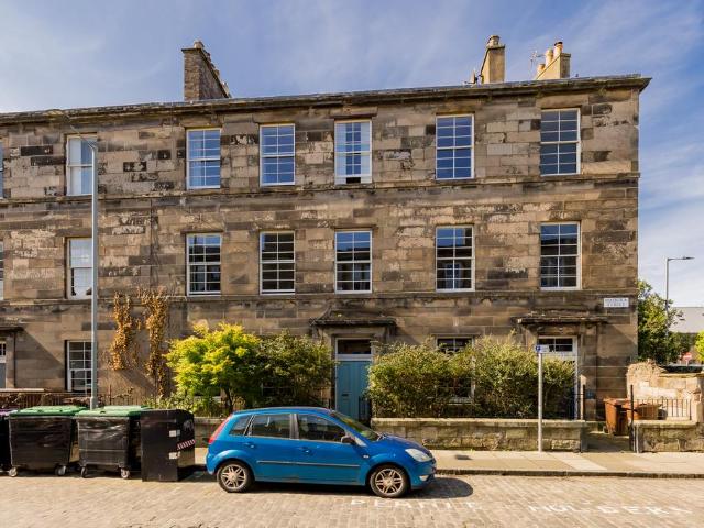 Flat for sale in North Leith, Leith