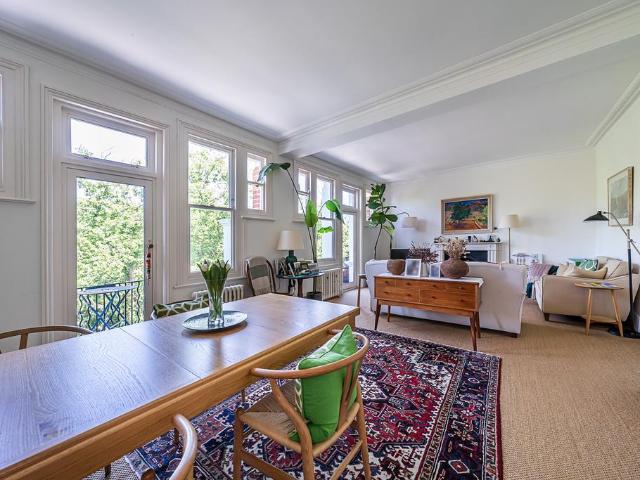 Flat for sale in Battersea, Greater London